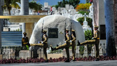 Los restos de Fidel descansan cerca de la tumba del legendario José Martí
