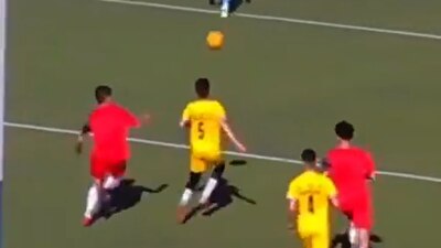 En el video se observa el momento en el que recibe el golpe y cae al piso