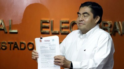 El método bajo el cual se eligió a Miguel Barbosa fue revocado por la autoridad electoral