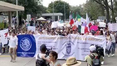 La concentración inició a las 12:30 horas de este miércoles