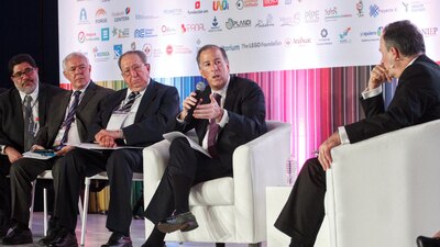 El candidato del PRI se puso jocoso al hablar de temas educativos