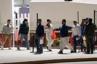 ¡De regreso! Arrancan redadas para deportación en EU con jornaleros arrestados en su trabajo