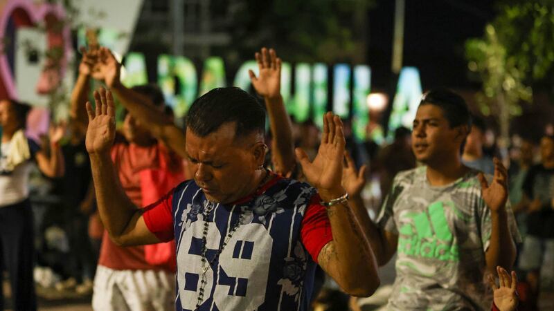 Florida endurece leyes antimigrantes; va por deportación a gran escala