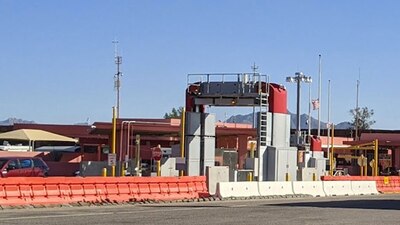 La garita fue cerrada para evitar el pase fronterizo de miles de migrantes