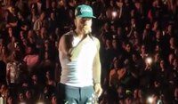 VIDEO: Maluma regaña a mujer por llevar bebé a su concierto
