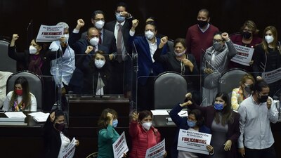 El grupo parlamentario de Morena se manifestaron a favor de la aprobación del dictamen para eliminar fideicomisos