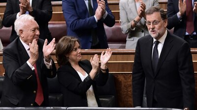 El líder el Partido Popular, Mariano Rajoy, logró el apoyo del congreso para gobernar durante un segundo periodo en España