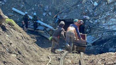 Continúan labores de rescate de cuerpos de mineros que permanecen atrapados