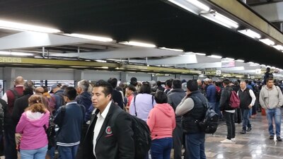 Los trenes tardan más de 10 minutos en avanzar