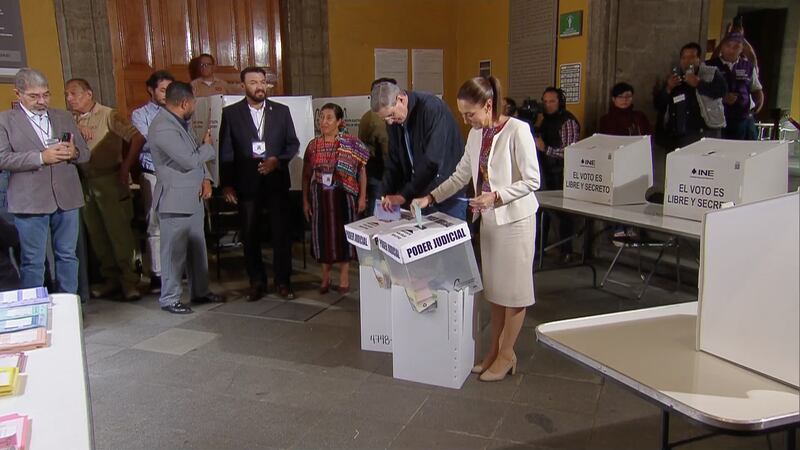 Sheinbaum emite su voto a la #ElecciónJudicial en la casilla cerca de Palacio Nacional