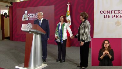 AMLO aplaudió a la nueva titular de la SEP, quien también es profesora