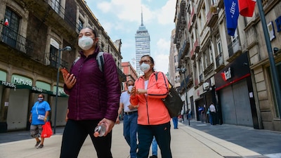 El Centro Histórico de la CDMX ya es visitado por decenas de personas