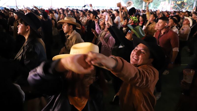 Chihuahua sanciona la reproducción de narcocorridos y corridos tumbados por hacer apología del delito