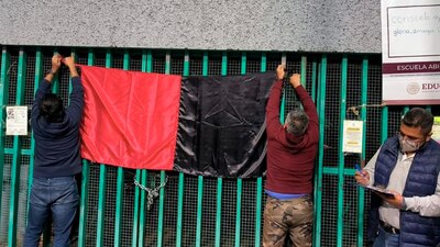 Trabajadores exigen el pago de prestaciones y un aumento salarial
