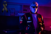 Hallan muerto en París al DJ francés Kavinsky; investigan las causas del fallecimiento