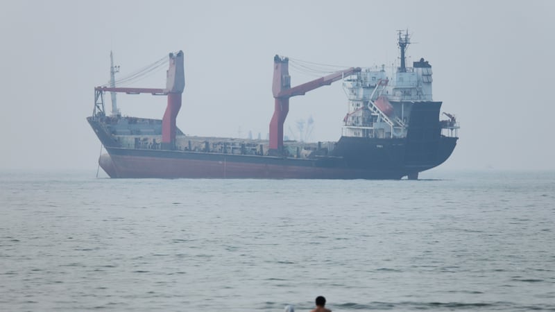 Trump asegura que EU bloqueará a Irán en Ormuz y cobrará a los barcos que pasen por ahí