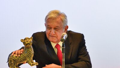 Además de tomarse unas vacaciones, intercedió para que se las otorgaran a los reporteros