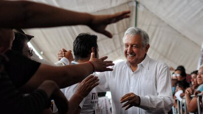 López Obrador dijo que su partido será precavido en cuanto adhesiones del SNTE a su partido se trata