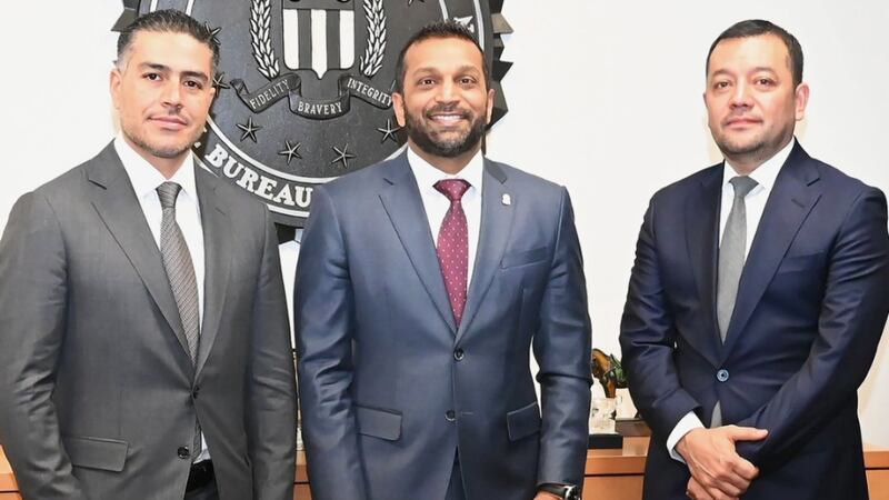 Harfuch se reúne con director del FBI tras entrega de 29 narcotraficantes a EU