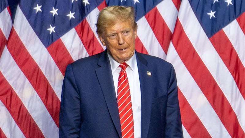 Llueven demandas contra plan de Trump de poner fin a ciudadanía por nacimiento en EU