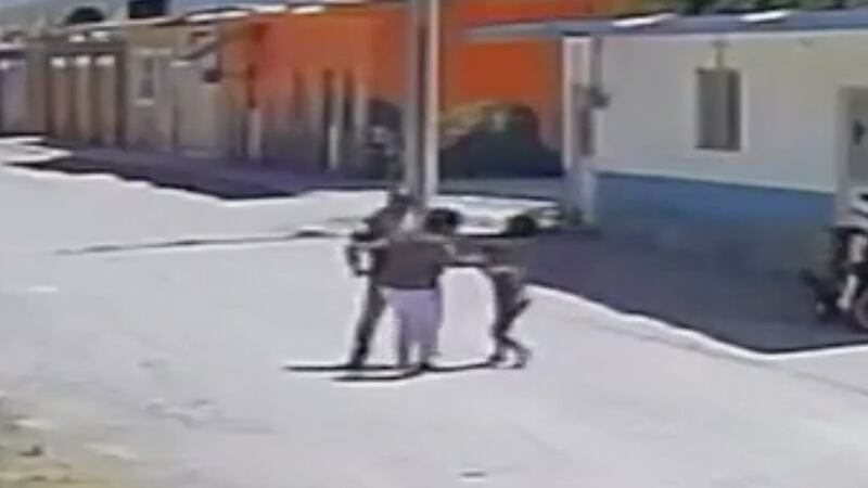 Buscan a hombre que golpeó brutalmente a su exesposa frente a su hijo de 5 años en Puebla