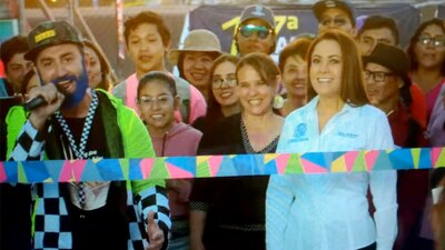 María Teresa Jiménez Esquivel, alcaldesa de Aguascalientes, en la cinta 'Se busca papá'