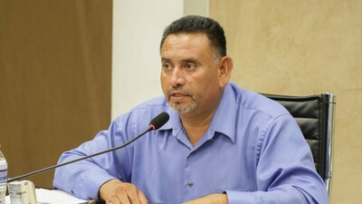 El legislador sonorense reclamó el hecho de que se 'reprima' a la gente en sus casas