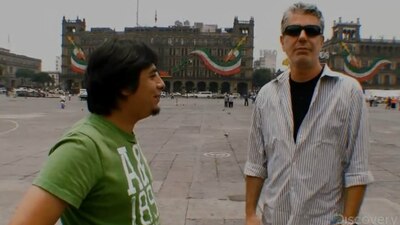 El famoso chef viajero visitó la capital del país y probó la comida típica de los chilangos