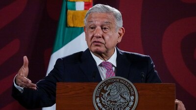 López Obrador dijo que son cerca de 85 especialistas los que arribaron a la isla.