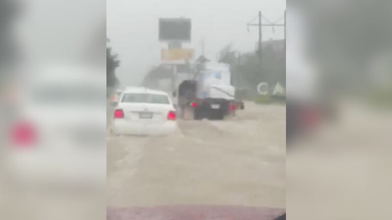 Lluvias provocan graves daños e inundaciones en varias zonas de Monterrey, Nuevo León