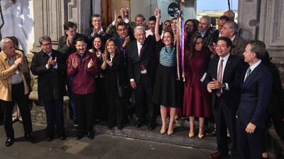 Pasó de manos del presidente López Obrador a Claudia Sheinbaum Pardo