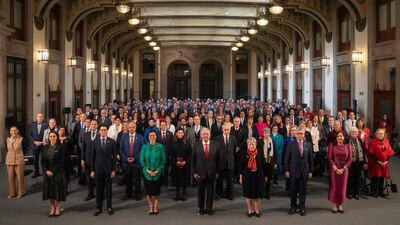 El Presidente los urgió a seguir trabajando por loa protección de los mexicanos en el exterior