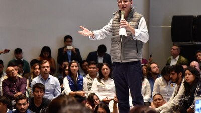 El abanderado del Frente se reunió con jóvenes poblanos