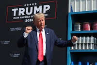 Trump aprovecha tiroteo en la Casa Blanca para promover el salón de baile que quiere construir