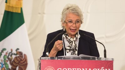 La titular de Gobernación mostró su descontento con una de las propuestas de AMLO