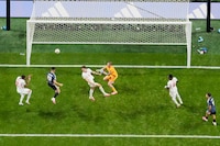Argentina remonta y vencen 2-1 a Inglaterra; enfrentarán a España en la final del Mundial