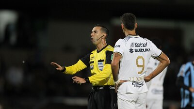 César Arturo Ramos Palazuelos pitará una de las semifinales del Mundial Qatar.