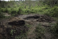 Hallan 2 fosas clandestinas con restos óseos de al menos 18 personas