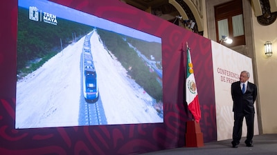 El presidente dijo que con ello se busca que no entreguen la empresa a particulares