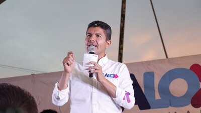 Es candidato a gobernador de la alianza 'Mejor Rumbo para Puebla' (PAN, PRI, PRD, PSI)