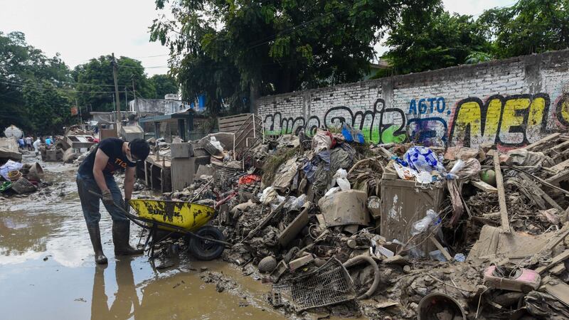 Enfermedades cutáneas y gástricas afectan a pobladores de Poza Rica, sin medicinas para atenderse