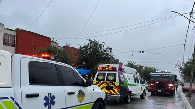 También las autoridades recataron personas que fueron arrastradas por la corriente