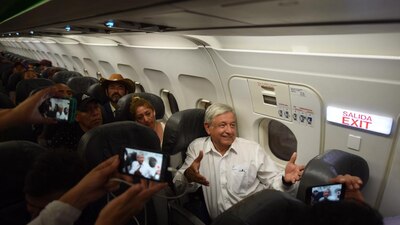 El presidente electo no perdió el buen humor pese a las horas de espera