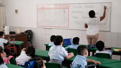 El plan incluye videos para alumnos y docentes, así como contenidos en televisión pública y redes sociales