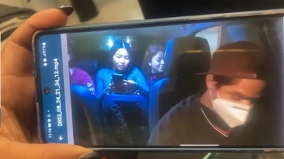 El conductor fue detenido porque una de las pasajeras pidió auxilio