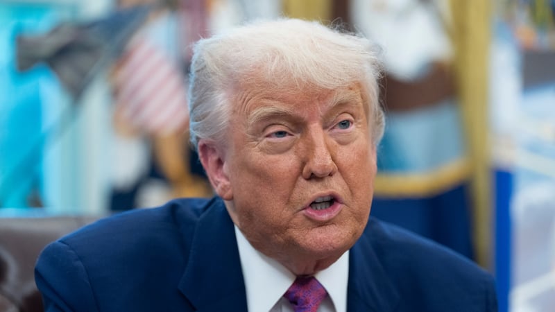 Trump amenaza con aranceles del 50% a la UE y sanciones del 25% a teléfonos inteligentes