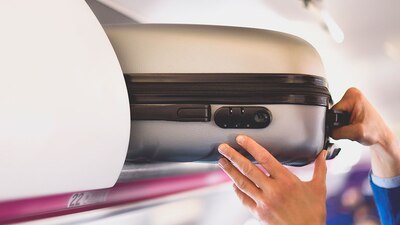 Algunas aerolíneas siguen cobrando tarifa por el equipaje de mano