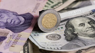 De acuerdo con datos de Bloomberg, la moneda nacional se aprecia 0.16%