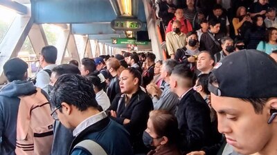 Usuarios acusaron que en la estación Aculco un tren sufrió una avería