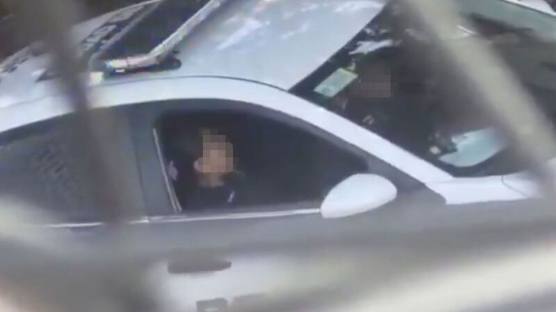 SSC investiga a policías captados teniendo actos sexuales dentro de una patrulla